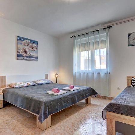 Apartments Kajfes Fažana エクステリア 写真