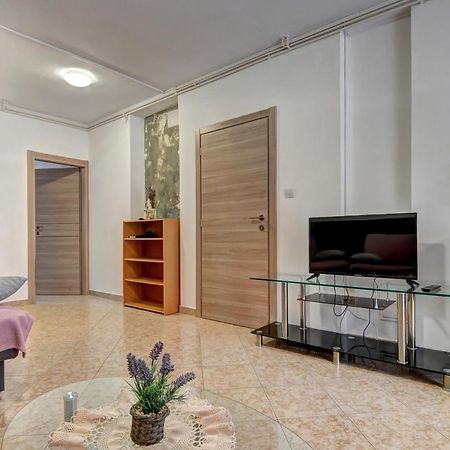 Apartments Kajfes Fažana エクステリア 写真