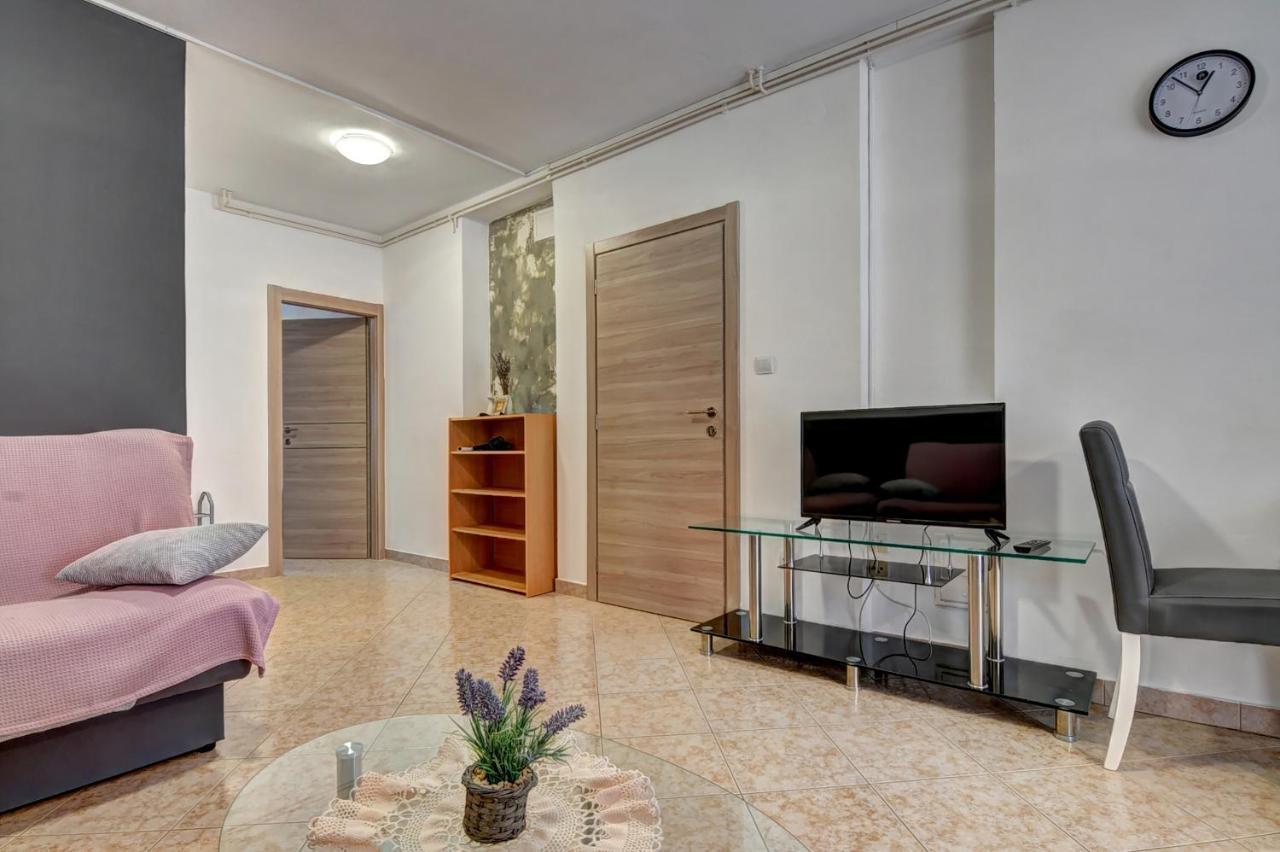 Apartments Kajfes Fažana エクステリア 写真
