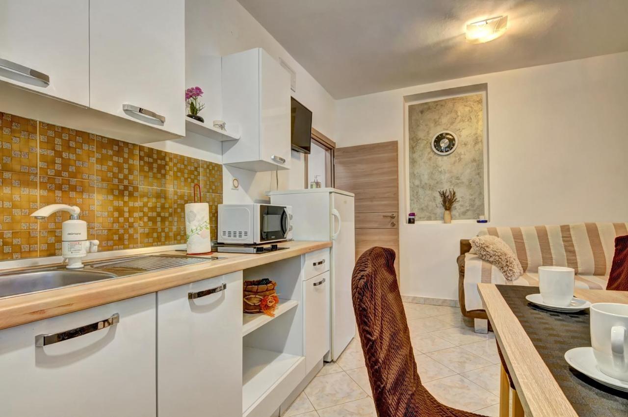 Apartments Kajfes Fažana エクステリア 写真